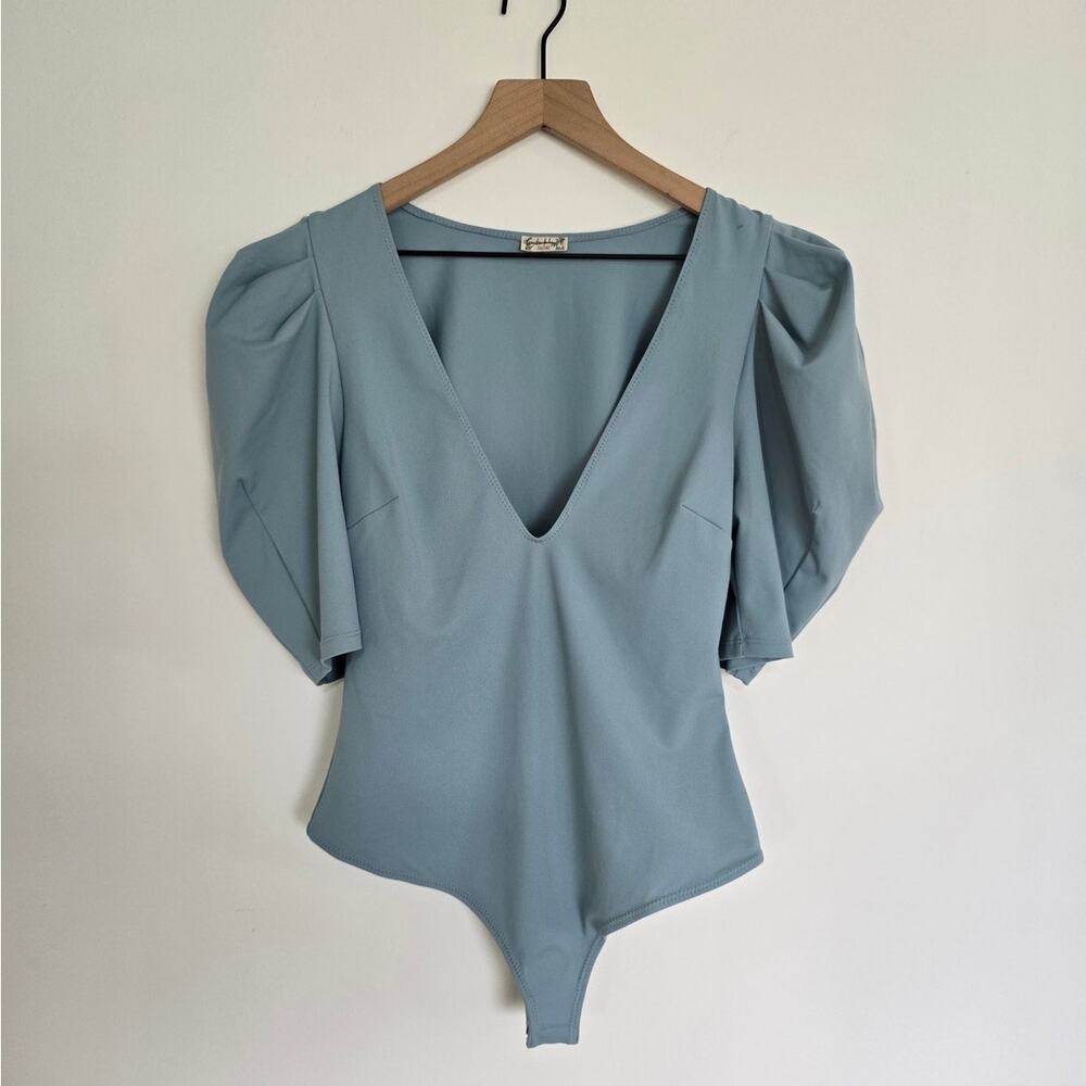 Free People Va Va Voop Bodysuit Blue Puff Sleeve Deep V NWOT Size M - Picture 2 of 6